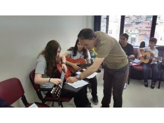 İzmek Yaz Kurslarına Büyük İlgi