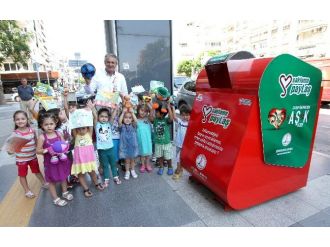 Karşıyakalı Minikler Kardeşlerine Sahip Çıkıyor