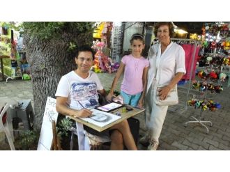 Portre Resim Çizerek Para Kazanıyor
