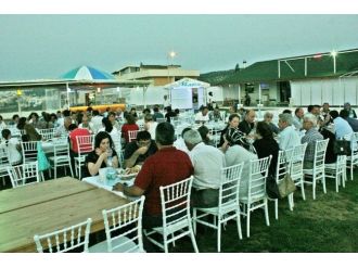 Başkan Necdet Uysal İftar Yemeği Verdi