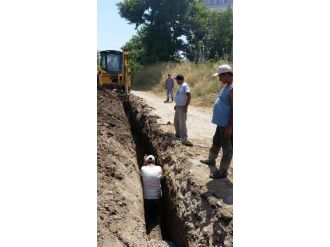 Akçay Mahallesi’nde Yeni Yağmur Suyu Hattı Döşeniyor