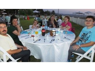 Burhaniye’de Öğretmenler Eğitim Bir Sen İftarında Bir Araya Geldi