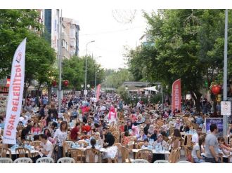 Uşak İsmetpaşa’da 15 Bin Kişi İftarını Beraber Açtı