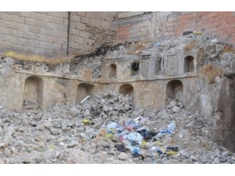 Cas Evler Bir Bir Yıkılıyor