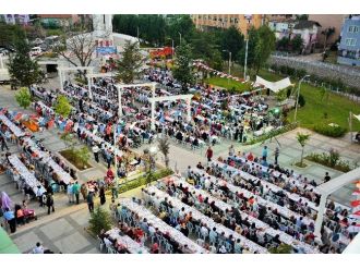 Körfez İftarında Dursun Ali Erzincanlı Ziyafeti