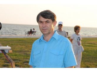 Siyasete Ara, Sanata Devam