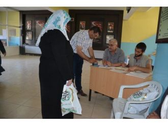 Bitlis İhh’dan Bin Kişiye Giyim Yardımı