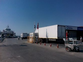 Çanakkale’de Feribot Kuyruğu
