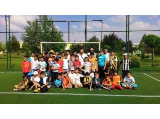 Semerkand Yaz Okulu Öğrencileri Halı Sahada Ter Döktü