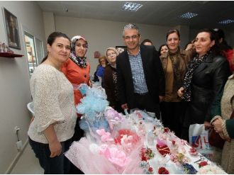 Karşıyakalı Kadınlar Hem Üretiyor, Hem Satıyor