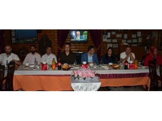 Ak Parti Basın Mensupları İle İftarda Bir Araya Geldi