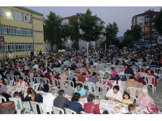 Gazipaşa Mahallesi Sakinleri İftarda Bir Araya Geldi