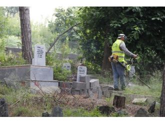 Mezarlıklarda Bayram Temizliği
