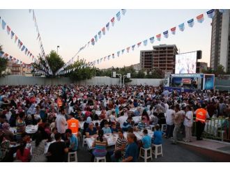 İftar Sofralarında Eller Semaya ’Şükür’ İçin Açıldı