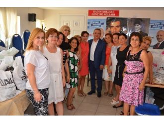 Kuşadası Chp’den 200 Çocuğa Bayramlık Kıyafet