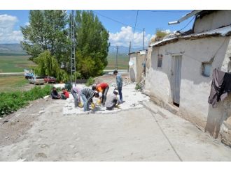 Palandöken Belediyesin Den Tepe Köyüne Ve Börekli Köyüne Kilit Taşı