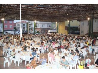 Adapazarı Belediyesi 5’inci Halk İftarını Şeker Mahallesinde Verdi