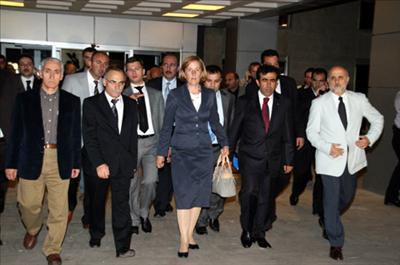 Bakandan yaralı çocuklara ziyaret 