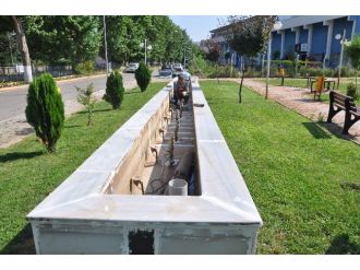 Gölbaşı Belediyesi’nden Süs Havuzlarına Bakım