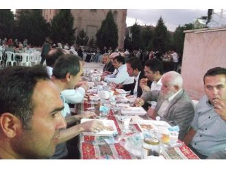 Günyüzülülerden Bin 300 Kişilik Dev İftar Yemeği