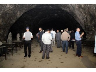 5 Bin Yıllık Tuz Mağarasına Hayran Kaldılar