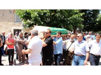 Sakarya’da Hayatını Kaybeden Öğretmen Yalova’da Toprağa Verildi