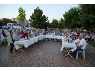 Lokantacılar Odası Üyelerine İftar Yemeği Verdi