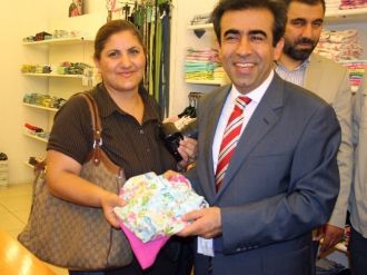 Vali’den Gazetecinin Kızına Bayram Hediyesi