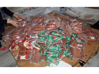 (Özel Haber) Fabrikada, Tarihi Geçmiş, Küflenmiş Tonlarca Sosis Ve Sucuk Ele Geçirildi