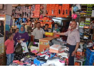 Bayramlık Ayakkabılar, Vitrine Çıktı