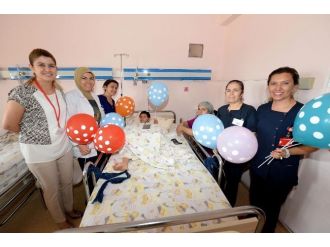 Hastanedeki Çocuklar Hacivat-karagöz İle Moral Buldu