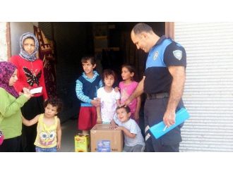 Polis, Dar Gelirlilere 200 Gıda Paketi Dağıttı