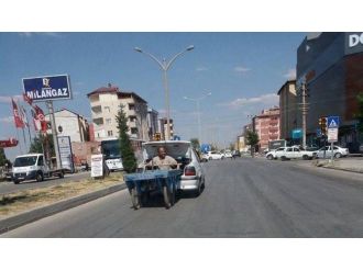 Tablayla Otomobil Bagajında Yolculuk