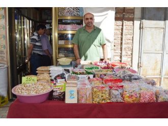 Rengarenk Bayram Şekerleri Raflarda Yerini Aldı