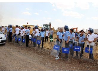 Diyarbakır’da Park Yapımını Engellemek İsteyen Köylüler Belediye İşçilerine Saldırdı: 2 Yaralı