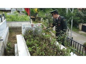 Görele’de Şehit Mezarlarına Asker Eli