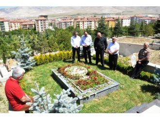Muraz Zeren Mezarı Başında Anıldı