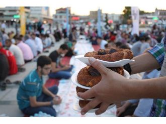 Gençlik Meclisinden Ümmet İftarı
