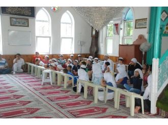 Yaz Kur’an Kursu Öğrencilerinden Kandil Programı