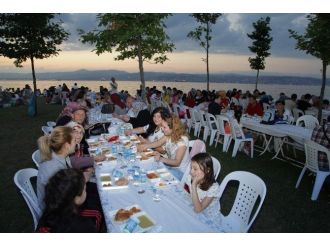 Başiskele’de İftar Programları Sürüyor