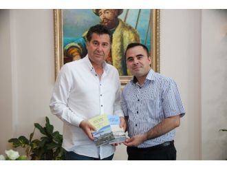 Başkan Kocadon, Cezmi Çoban’ın Kitap İmza Gününe Katıldı