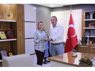 Başkan Şahiner’den Teog’da Dereceye Giren Öğrencilere Ödül
