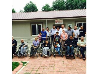 İş Adamından Engellilere Tekerlekli Sandalye Yardımı
