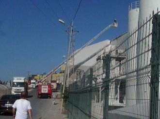 Tuzla’da Ham Madde Üreten Fabrikada Yangın