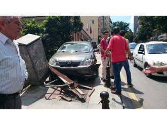 Kontrolden Çıkan Araç Elektrik Kutusuna Çarptı