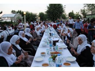 Hdp Patlamada Ölenler İçin Mevlit Okuttu
