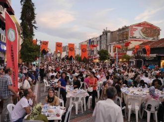 Edirne’de 5 Bin Kişiye İftar Verildi