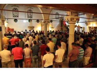 Tarihi Camiler Doldu Taştı