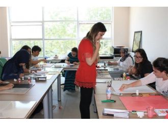 Öğrenciler, Camların Renkli Dünyasını Çok Sevdi