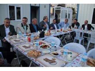 Belediye Başkanı Ünver Külliye Dernek Yöneticileri İle İftarda Bir Araya Geldi